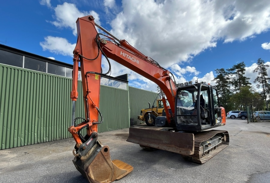HITACHI Zaxis 130 - Pelle sur chenille: photos 1 HITACHI Zaxis 130 - Pelle sur chenille: photos 1