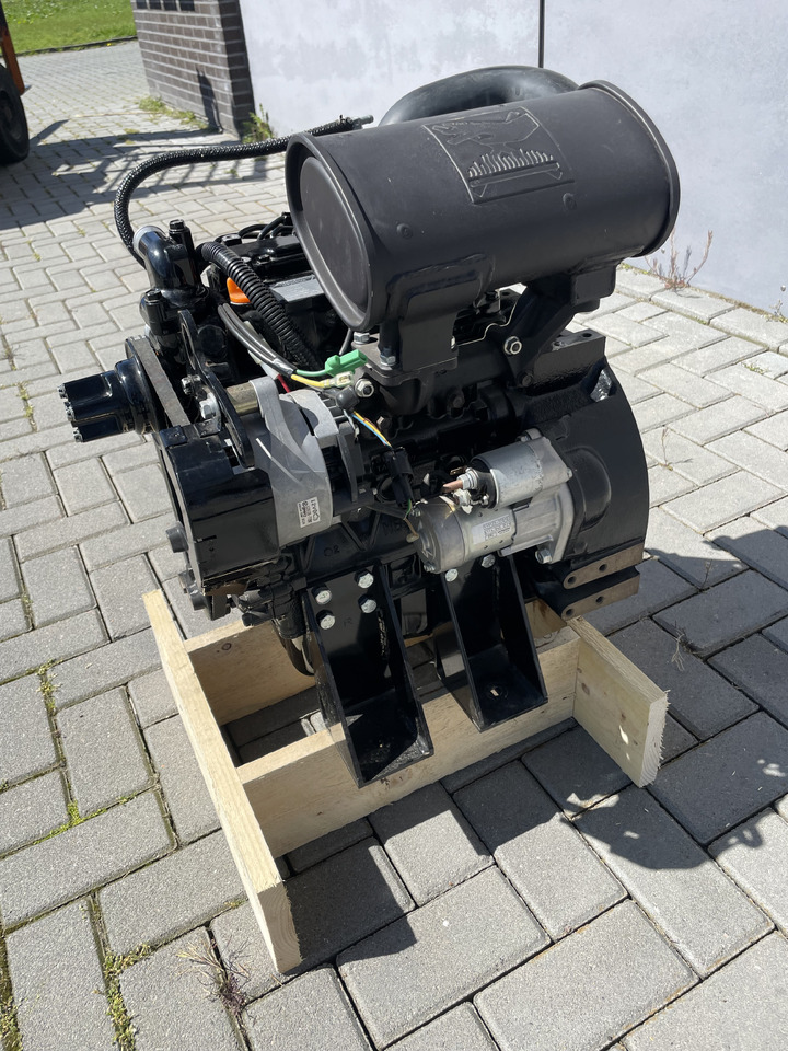 Yanmar 3TNM68 - Moteur pour Engins de chantier: photos 3 Yanmar 3TNM68 - Moteur pour Engins de chantier: photos 3
