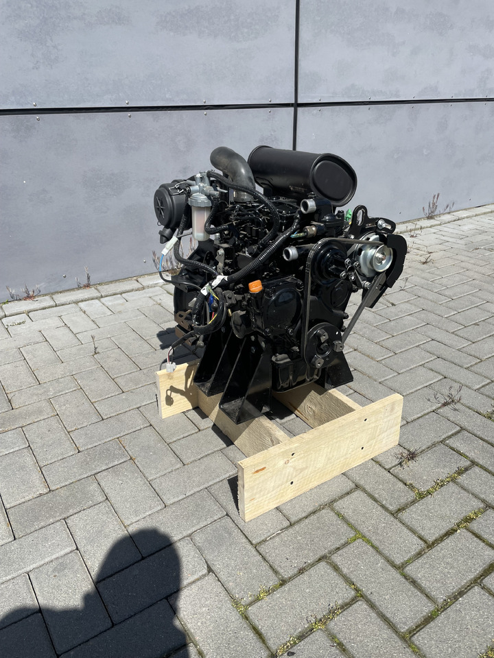 Yanmar 3TNM68 - Moteur pour Engins de chantier: photos 2 Yanmar 3TNM68 - Moteur pour Engins de chantier: photos 2
