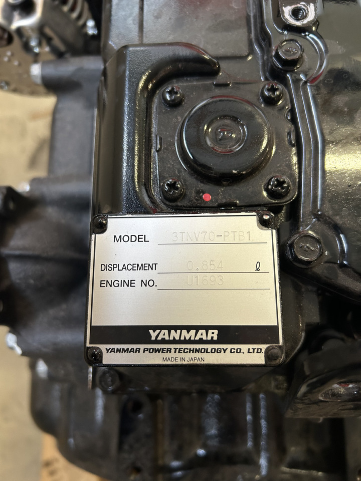 Yanmar 3TNV70A - Moteur pour Pelle: photos 5 Yanmar 3TNV70A - Moteur pour Pelle: photos 5