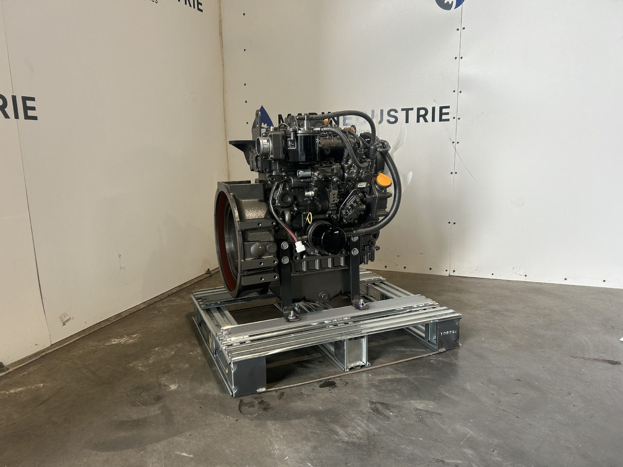 Yanmar 3TNV82A - Moteur pour Pelle: photos 1 Yanmar 3TNV82A - Moteur pour Pelle: photos 1