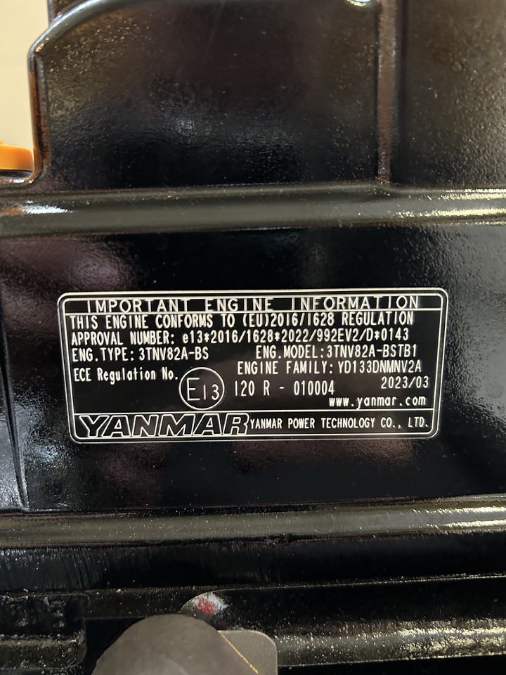 Yanmar 3TNV82A - Moteur pour Engins de chantier: photos 5 Yanmar 3TNV82A - Moteur pour Engins de chantier: photos 5