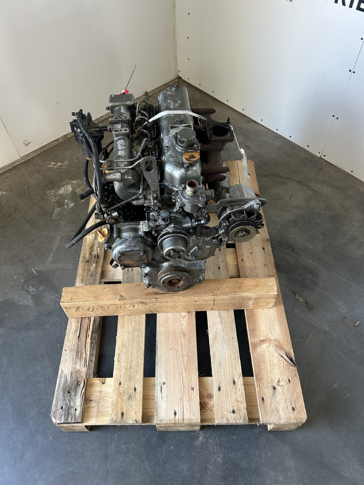 Yanmar 4TN82 - Moteur pour Pelle: photos 3 Yanmar 4TN82 - Moteur pour Pelle: photos 3