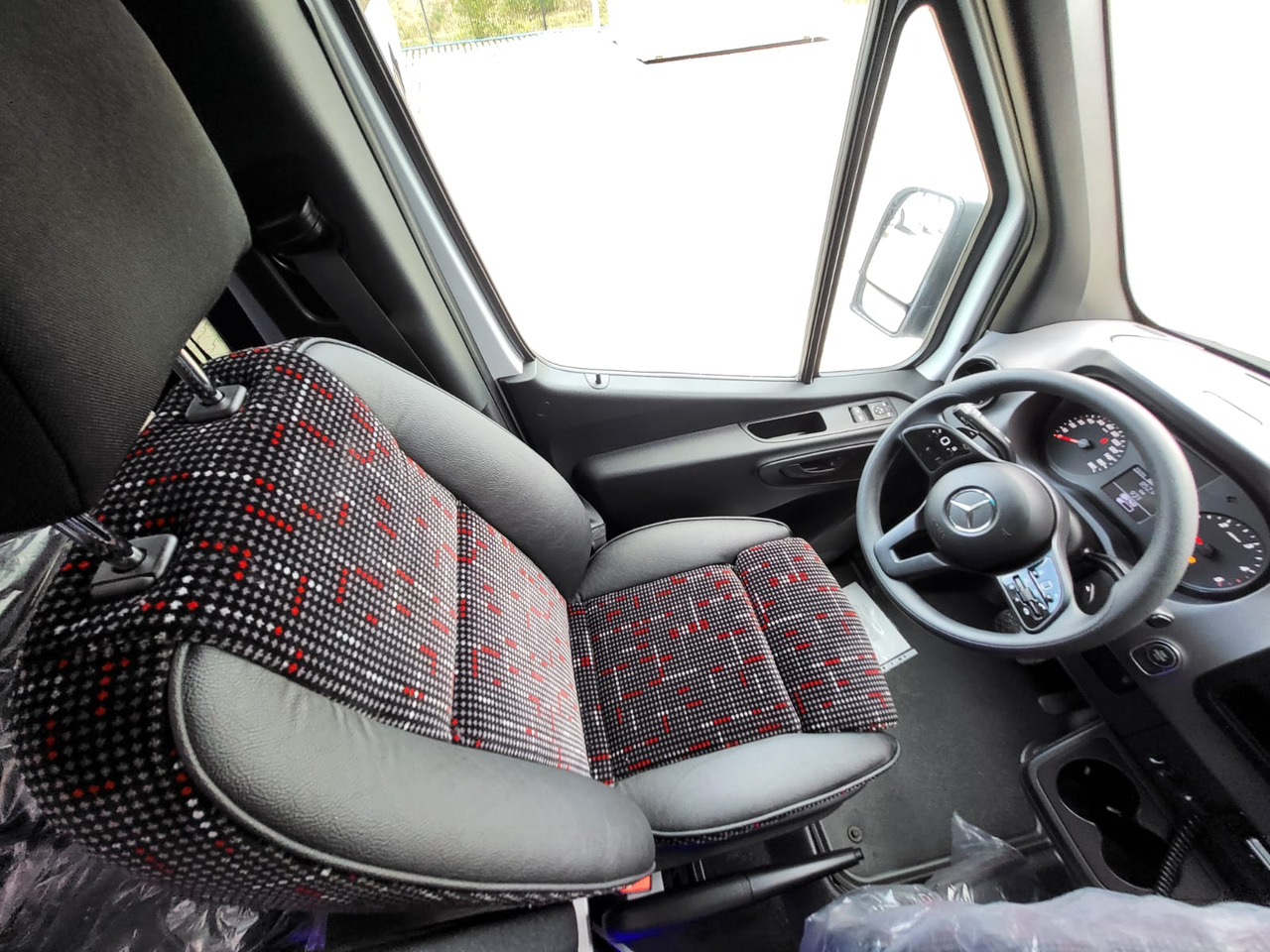 Bus interurbain neuf MERCEDES-BENZ Sprinter 517 CDI 24 places+ 3 standing NEW: photos 17