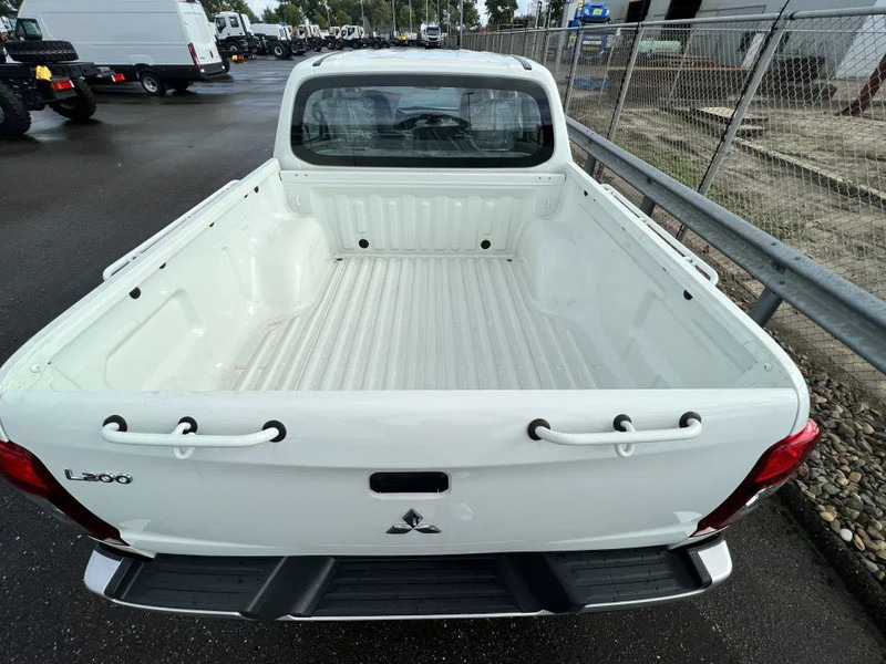 Mitsubishi L200 4x4 - 8 UNITS in WHITE 2.5 D GL Double Cab - EURO 2 - NEW!! Ready for work!!!** - Pick-up, Utilitaire double cabine: photos 4 Mitsubishi L200 4x4 - 8 UNITS in WHITE 2.5 D GL Double Cab - EURO 2 - NEW!! Ready for work!!!** - Pick-up, Utilitaire double cabine: photos 4
