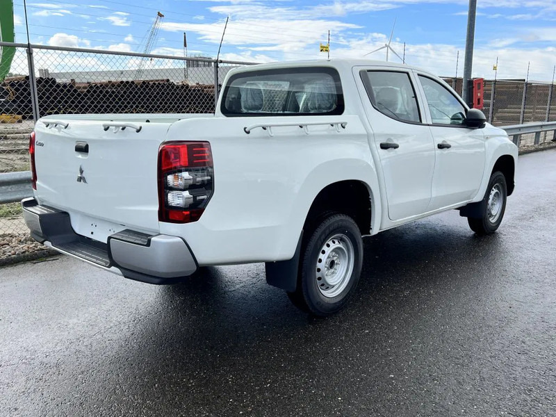 Mitsubishi L200 4x4 - 8 UNITS in WHITE 2.5 D GL Double Cab - EURO 2 - NEW!! Ready for work!!!** - Pick-up, Utilitaire double cabine: photos 5 Mitsubishi L200 4x4 - 8 UNITS in WHITE 2.5 D GL Double Cab - EURO 2 - NEW!! Ready for work!!!** - Pick-up, Utilitaire double cabine: photos 5