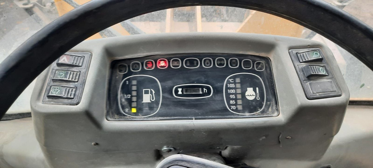 Komatsu WA95-3 - Chargeuse sur pneus: photos 5 Komatsu WA95-3 - Chargeuse sur pneus: photos 5