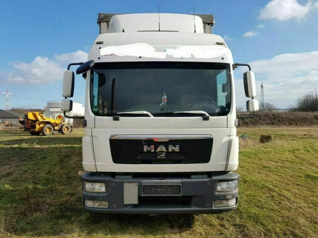 MAN TGL8.240 G.Haus/2xBett Klima AHK - Camion à rideaux coulissants: photos 1 MAN TGL8.240 G.Haus/2xBett Klima AHK - Camion à rideaux coulissants: photos 1