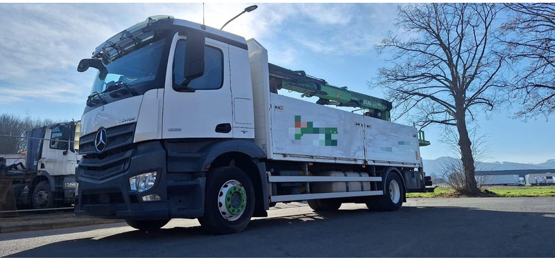 Mercedes-Benz 1835 Antos 4x2 Klima 1-Hand - Camion plateau, Camion grue: photos 1 Mercedes-Benz 1835 Antos 4x2 Klima 1-Hand - Camion plateau, Camion grue: photos 1