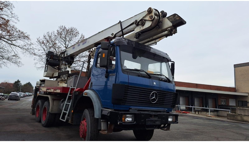 Mercedes-Benz 2629 AK Motorwagen mit Kran Dachdeckerkran6x6 - Camion plateau, Camion grue: photos 3 Mercedes-Benz 2629 AK Motorwagen mit Kran Dachdeckerkran6x6 - Camion plateau, Camion grue: photos 3