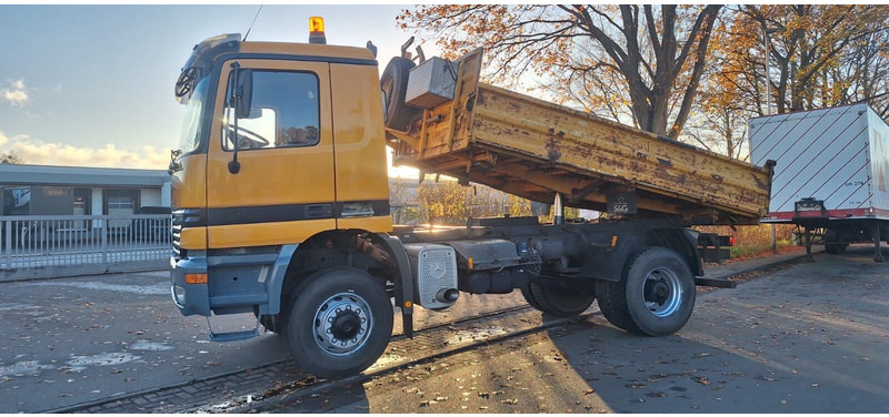 Mercedes-Benz Axor 1843 - Camion benne: photos 1 Mercedes-Benz Axor 1843 - Camion benne: photos 1