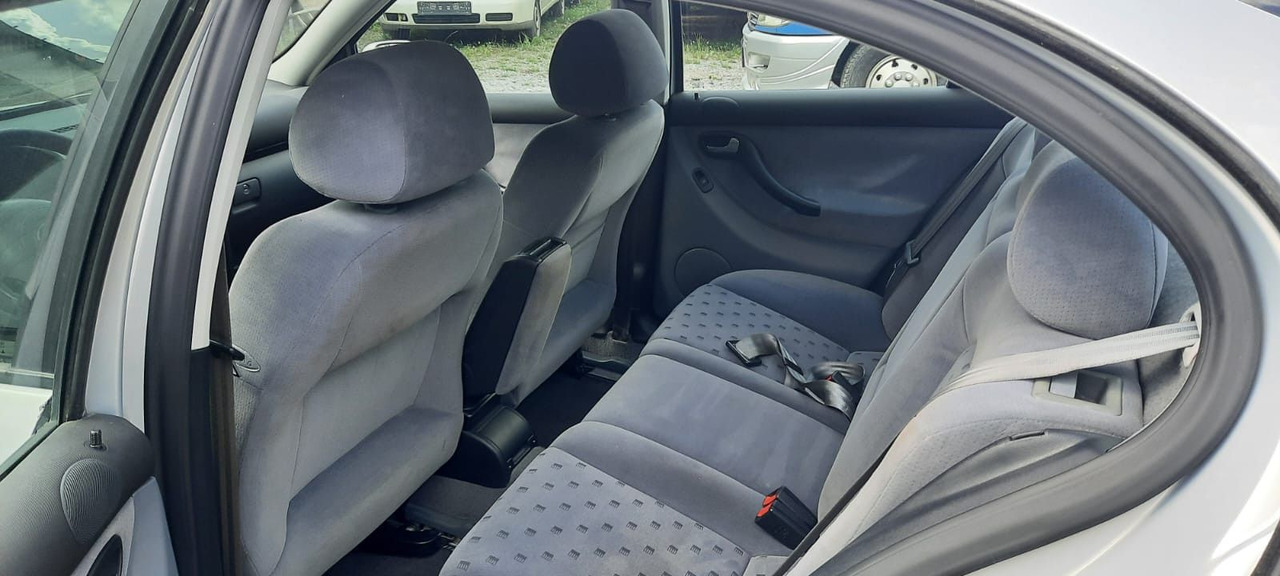 Seat Toledo Signo 1,8 20V Autom. - Berline: photos 5 Seat Toledo Signo 1,8 20V Autom. - Berline: photos 5