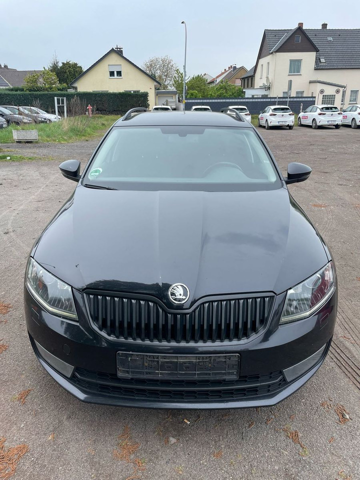 Skoda Octavia 2.0 TDI Green tec Solution Combi - Voiture: photos 4 Skoda Octavia 2.0 TDI Green tec Solution Combi - Voiture: photos 4