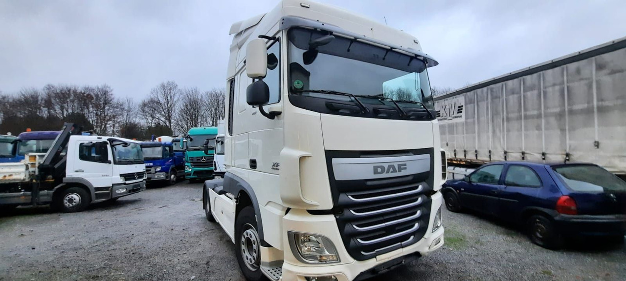 DAF XF106- 460 Space Cap Vollaustt.Top Top Zus - Tracteur routier: photos 1 DAF XF106- 460 Space Cap Vollaustt.Top Top Zus - Tracteur routier: photos 1