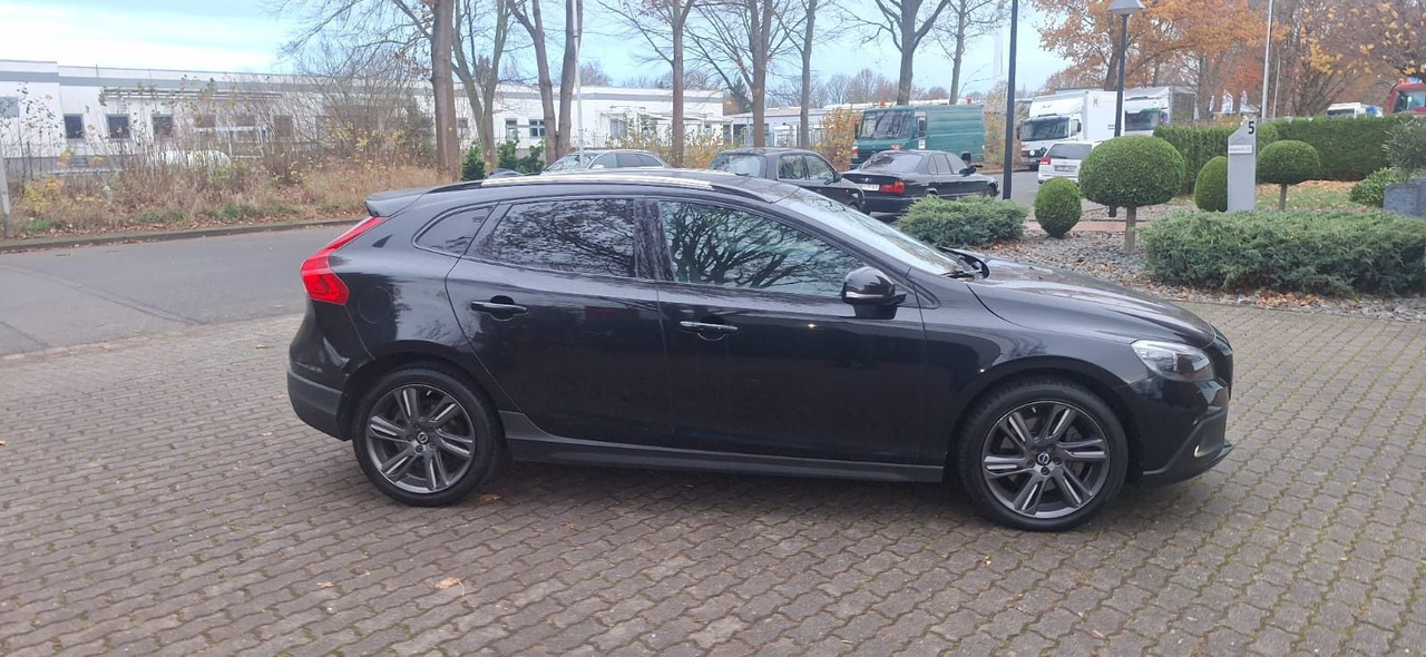 Volvo V40 Cross Country You! - SUV: photos 3 Volvo V40 Cross Country You! - SUV: photos 3