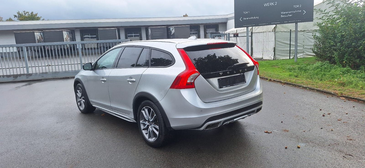 Volvo V60 Cross Country Summum AWD - Voiture: photos 5 Volvo V60 Cross Country Summum AWD - Voiture: photos 5