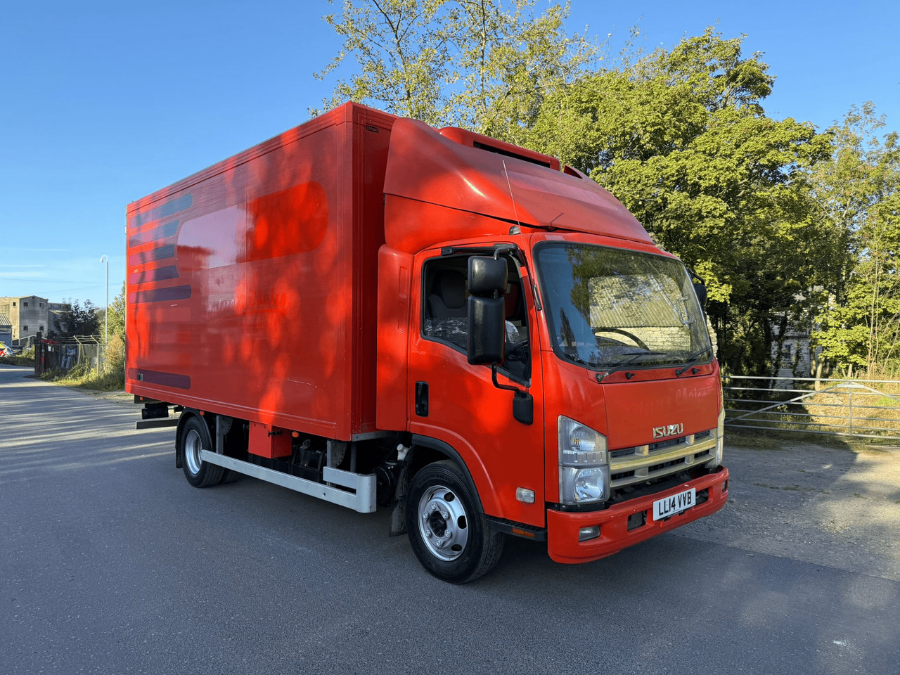 2014 Izuzu Refrigerated Truck - Camion frigorifique: photos 2 2014 Izuzu Refrigerated Truck - Camion frigorifique: photos 2