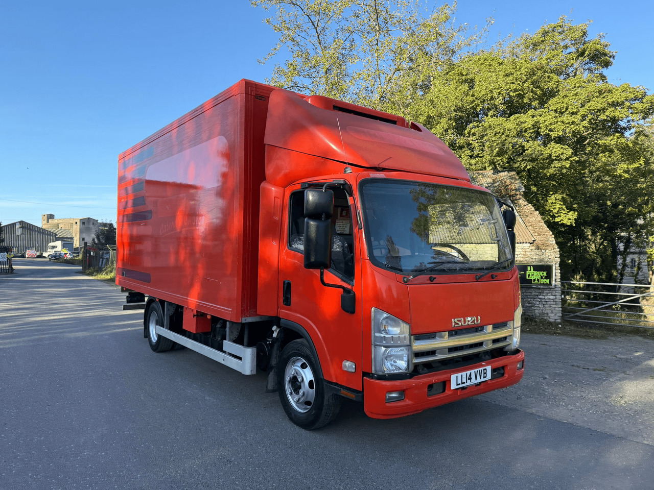2014 Izuzu Refrigerated Truck - Camion frigorifique: photos 3 2014 Izuzu Refrigerated Truck - Camion frigorifique: photos 3