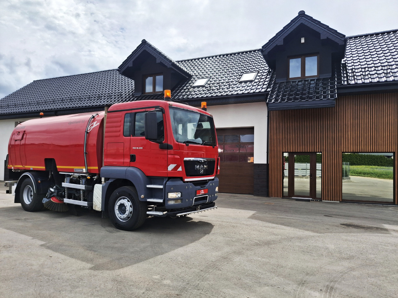 MAN TGS 18.320 Zamiatarka Kehrmaschine BUCHER 2 Motoren Karcher Szczotki L/R - Balayeuse de voirie: photos 1 MAN TGS 18.320 Zamiatarka Kehrmaschine BUCHER 2 Motoren Karcher Szczotki L/R - Balayeuse de voirie: photos 1