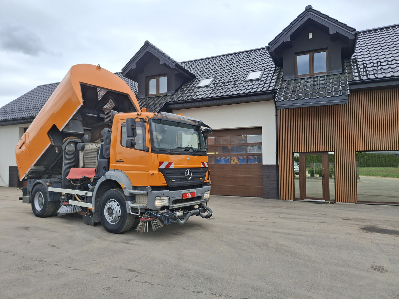 Balayeuse de voirie MERCEDES-BENZ Axor 1823 Zamiatarka Kehrmaschine BUCHER 2 Motoren Szczotki L/R Sweeper: photos 7 Balayeuse de voirie MERCEDES-BENZ Axor 1823 Zamiatarka Kehrmaschine BUCHER 2 Motoren Szczotki L/R Sweeper: photos 7