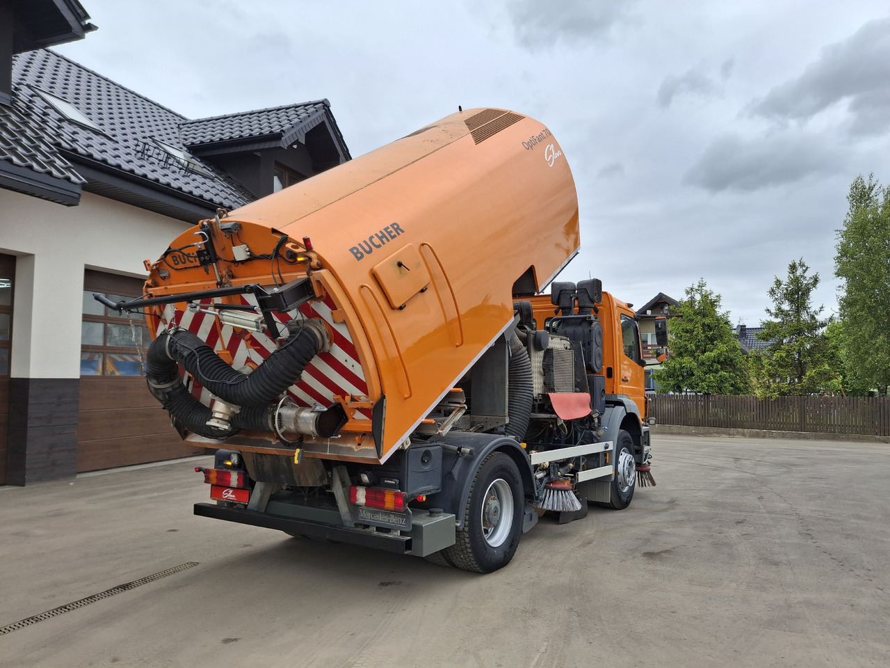 Balayeuse de voirie MERCEDES-BENZ Axor 1823 Zamiatarka Kehrmaschine BUCHER 2 Motoren Szczotki L/R Sweeper: photos 10 Balayeuse de voirie MERCEDES-BENZ Axor 1823 Zamiatarka Kehrmaschine BUCHER 2 Motoren Szczotki L/R Sweeper: photos 10