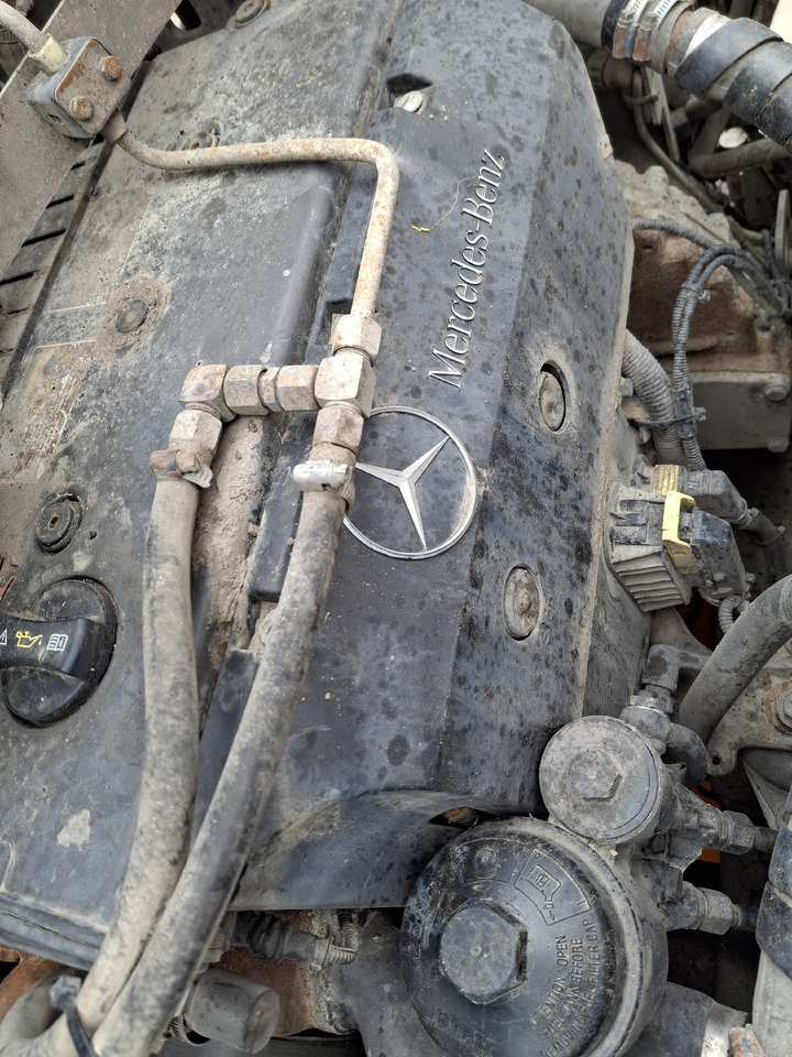 Balayeuse de voirie MERCEDES-BENZ Axor 1823 Zamiatarka Kehrmaschine BUCHER 2 Motoren Szczotki L/R Sweeper: photos 26 Balayeuse de voirie MERCEDES-BENZ Axor 1823 Zamiatarka Kehrmaschine BUCHER 2 Motoren Szczotki L/R Sweeper: photos 26