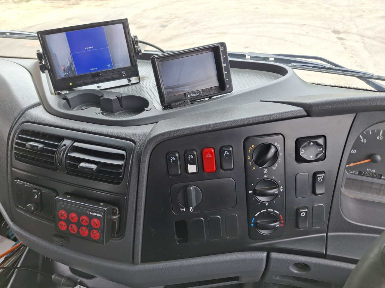 Balayeuse de voirie MERCEDES-BENZ Axor 1823 Zamiatarka Kehrmaschine BUCHER 2 Motoren Szczotki L/R Sweeper: photos 20 Balayeuse de voirie MERCEDES-BENZ Axor 1823 Zamiatarka Kehrmaschine BUCHER 2 Motoren Szczotki L/R Sweeper: photos 20