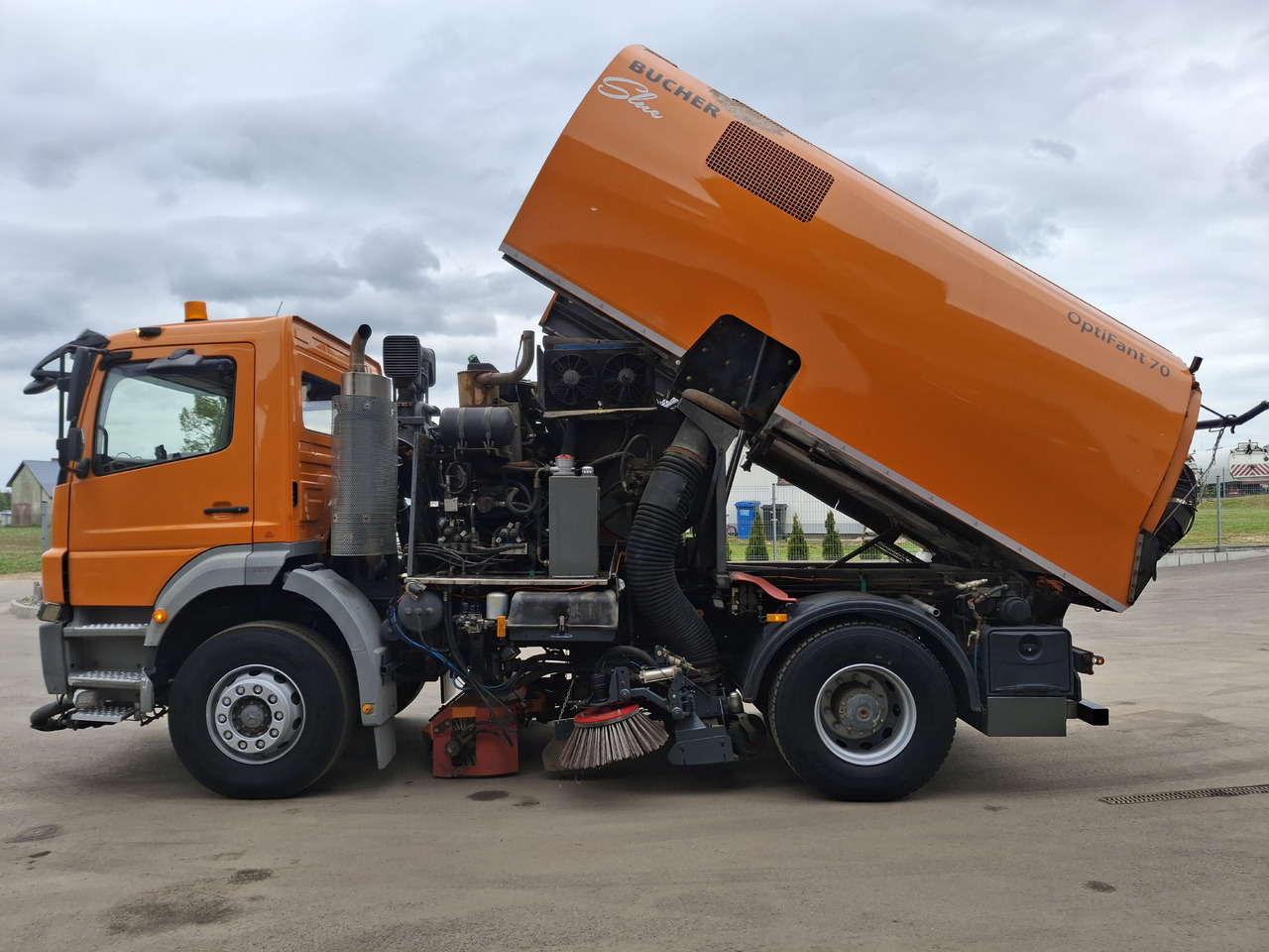 Balayeuse de voirie MERCEDES-BENZ Axor 1823 Zamiatarka Kehrmaschine BUCHER 2 Motoren Szczotki L/R Sweeper: photos 11 Balayeuse de voirie MERCEDES-BENZ Axor 1823 Zamiatarka Kehrmaschine BUCHER 2 Motoren Szczotki L/R Sweeper: photos 11