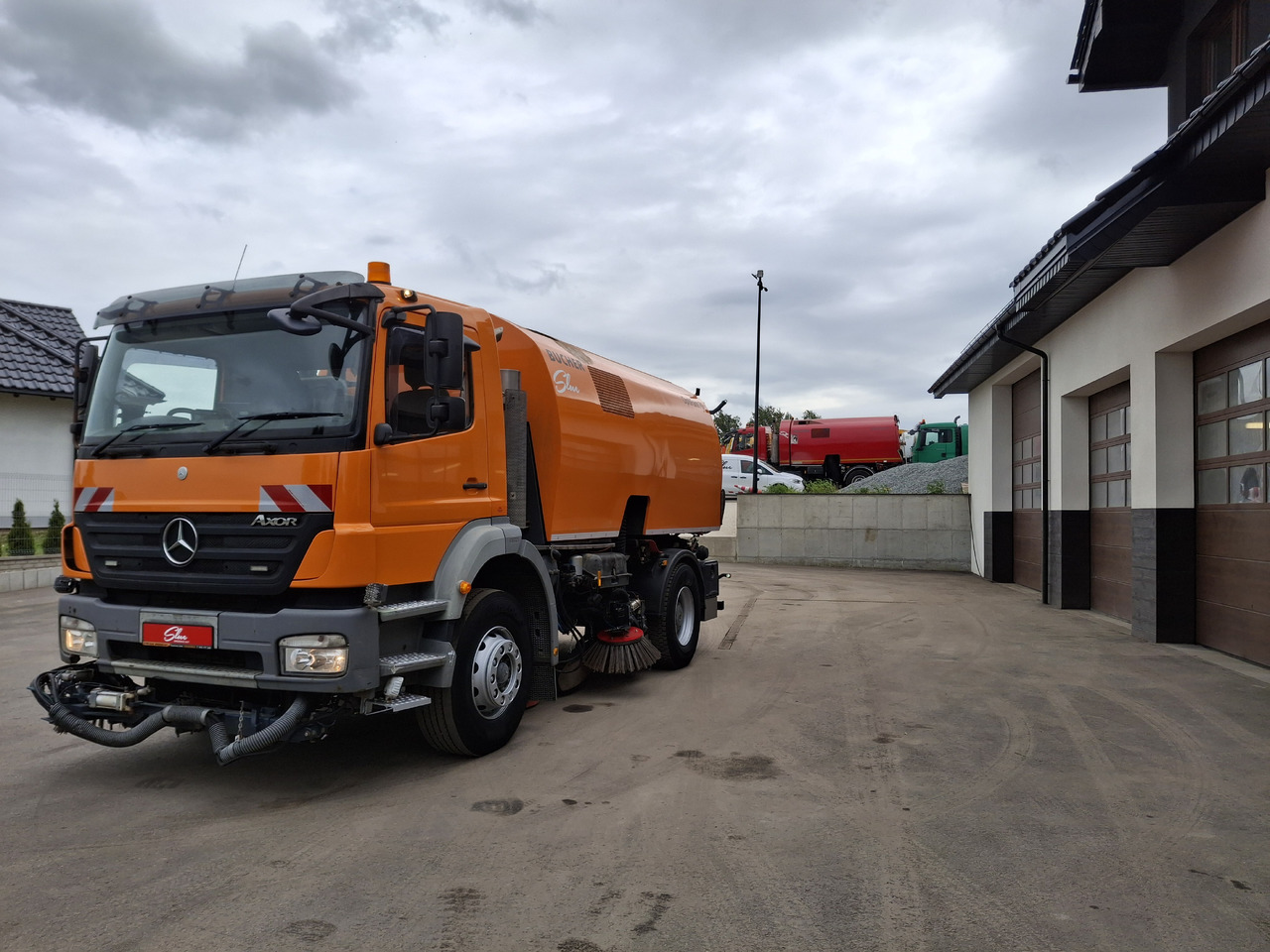 MERCEDES-BENZ Axor 1823 Zamiatarka Kehrmaschine BUCHER 2 Motoren Szczotki L/R Sweeper - Balayeuse de voirie: photos 2 MERCEDES-BENZ Axor 1823 Zamiatarka Kehrmaschine BUCHER 2 Motoren Szczotki L/R Sweeper - Balayeuse de voirie: photos 2