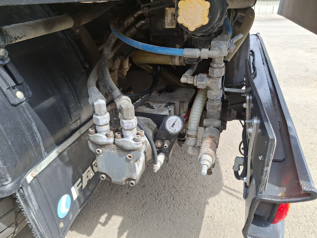 Balayeuse de voirie RENAULT D16 Zamiatarka Kehrmaschine FAUN Euro 6 PM10 Szczotki L/R Karcher Rura Do Liści 2 Motoren: photos 15