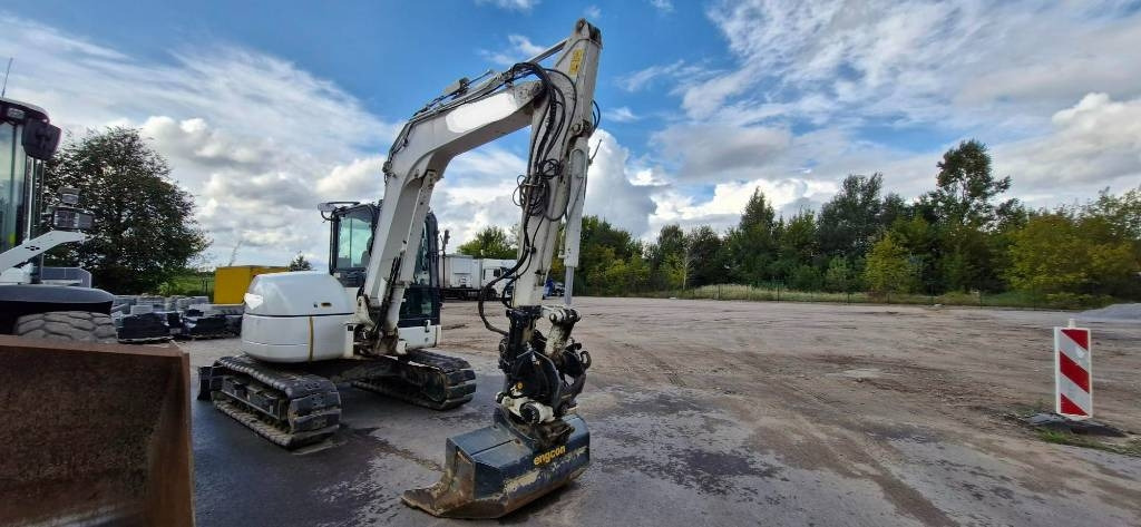 Komatsu PC 80 MR-5E0 - Mini pelle: photos 2 Komatsu PC 80 MR-5E0 - Mini pelle: photos 2