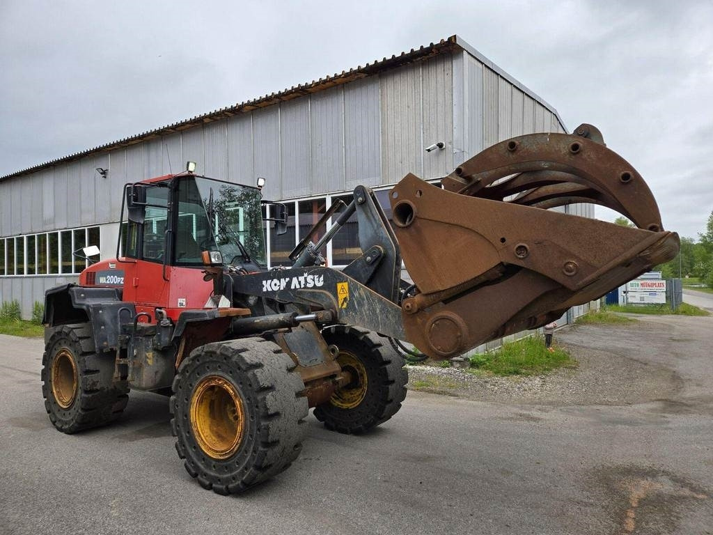 Komatsu WA200PZ-6  - Chargeuse sur pneus: photos 4 Komatsu WA200PZ-6  - Chargeuse sur pneus: photos 4