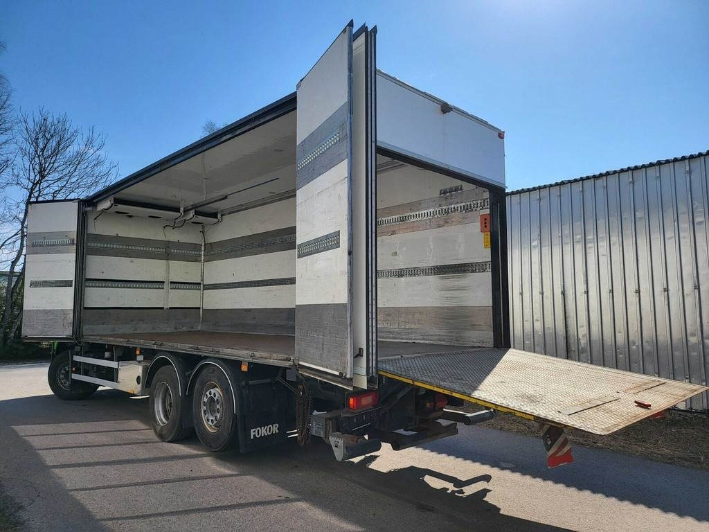Volvo FM410 6X2 CARRIER SIDEOPENING - Camion frigorifique: photos 3 Volvo FM410 6X2 CARRIER SIDEOPENING - Camion frigorifique: photos 3