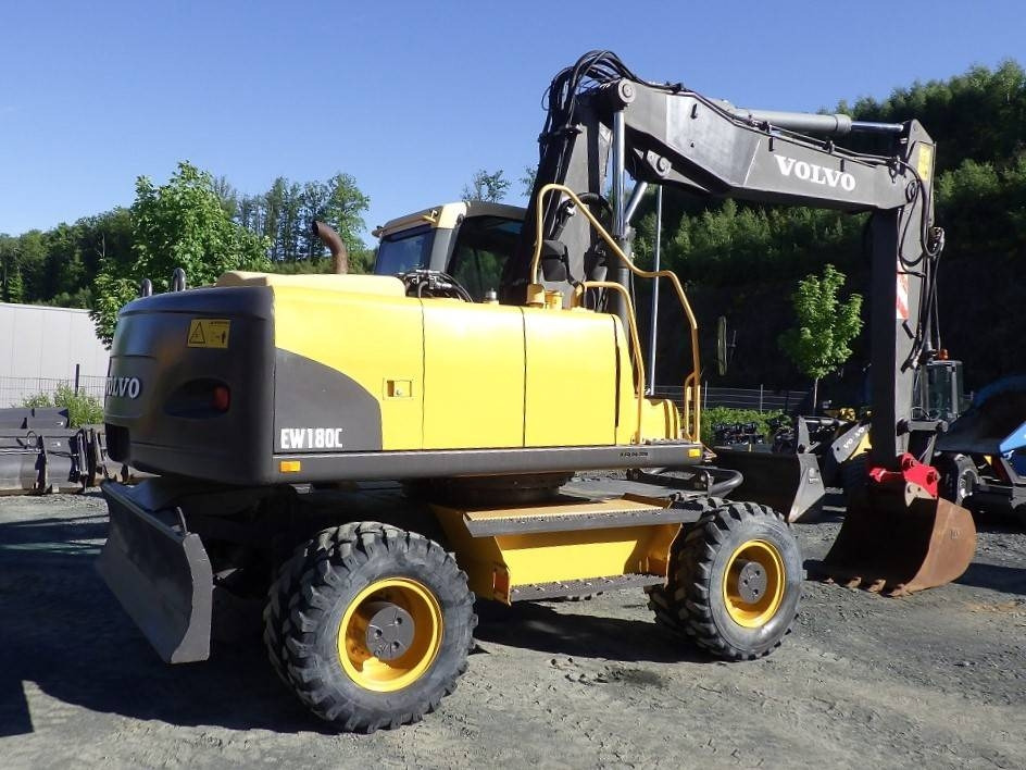 Volvo EW 180 C - Pelle sur pneus: photos 5 Volvo EW 180 C - Pelle sur pneus: photos 5