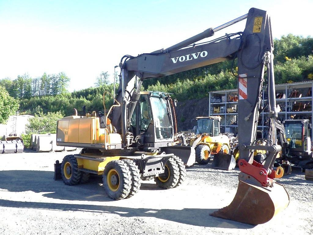 Volvo EW 180 C - Pelle sur pneus: photos 3 Volvo EW 180 C - Pelle sur pneus: photos 3