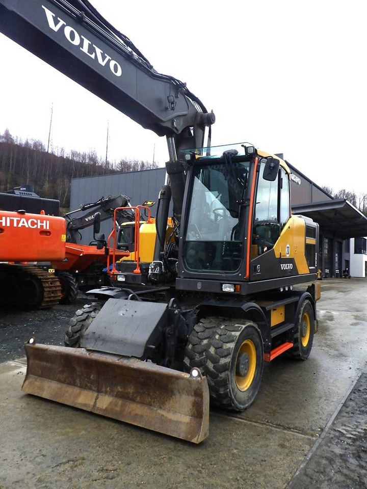 Volvo EW 180 E - Pelle sur pneus: photos 2 Volvo EW 180 E - Pelle sur pneus: photos 2