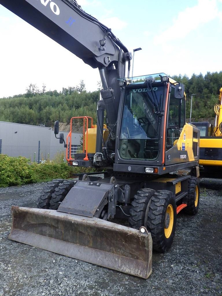 Volvo EW 220 E - Pelle sur pneus: photos 2 Volvo EW 220 E - Pelle sur pneus: photos 2