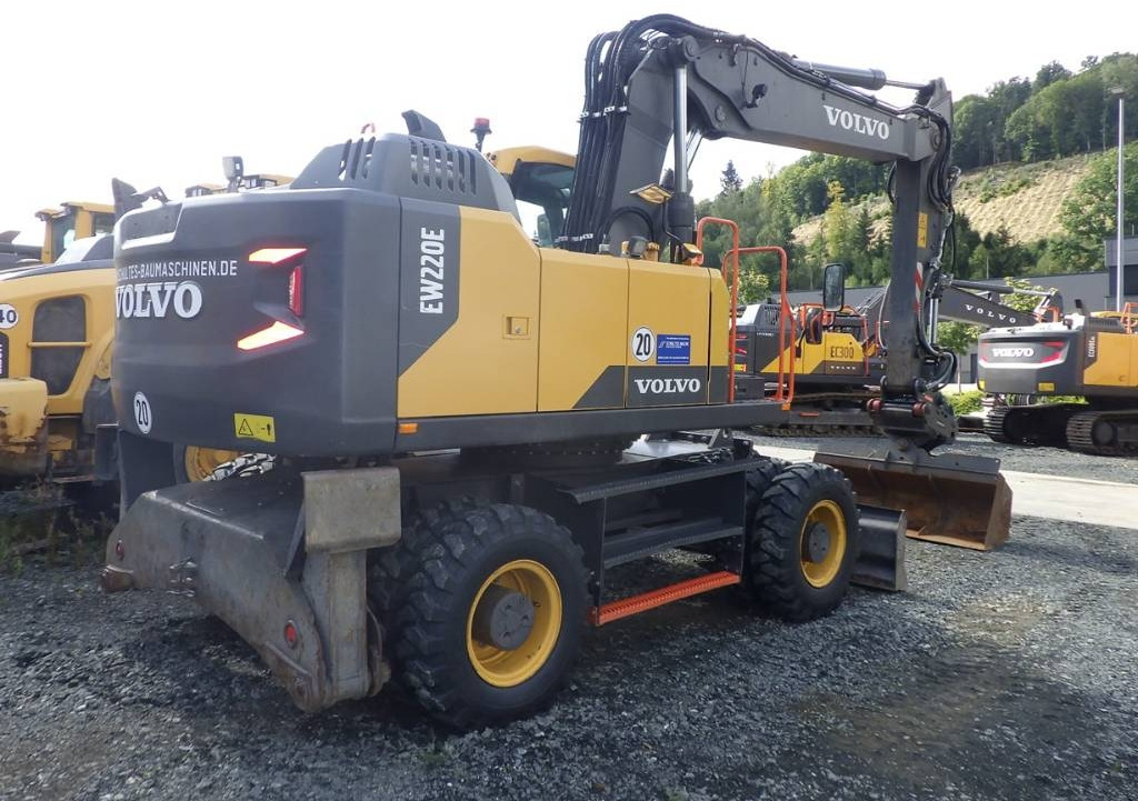 Volvo EW 220 E - Pelle sur pneus: photos 5 Volvo EW 220 E - Pelle sur pneus: photos 5