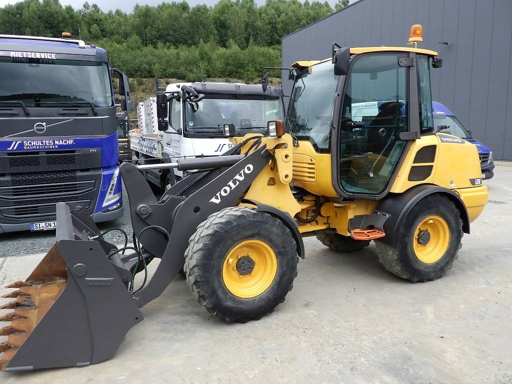 Volvo L 25 F - Chargeuse sur pneus: photos 1 Volvo L 25 F - Chargeuse sur pneus: photos 1