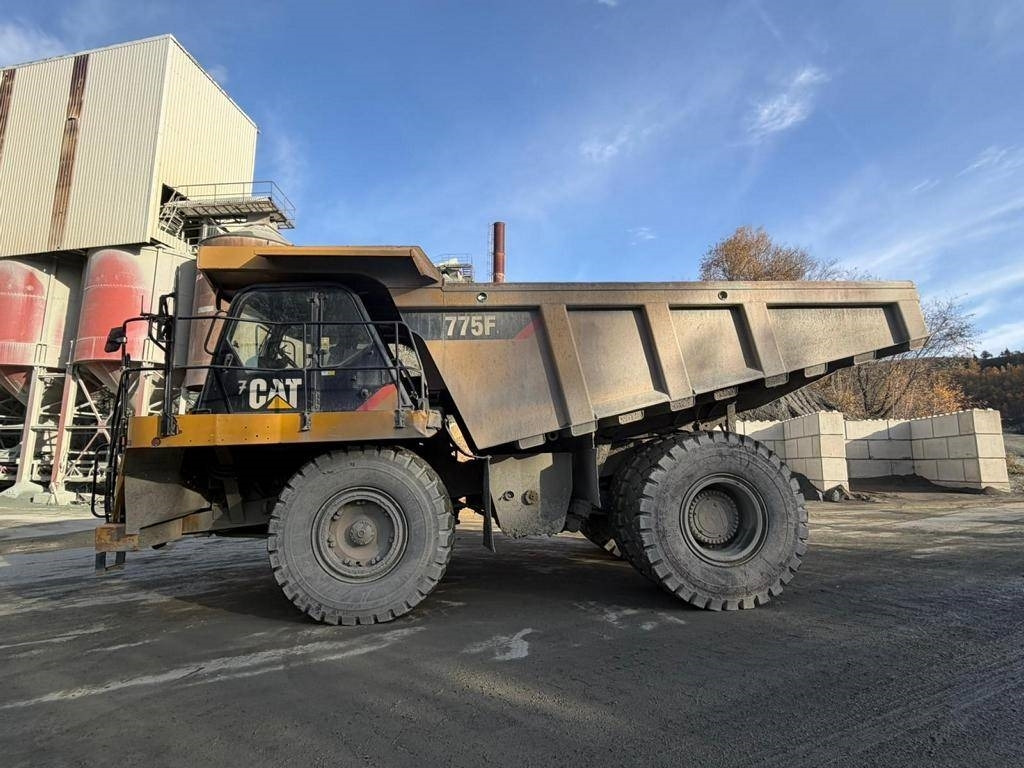 CAT 775 F - Tombereau rigide: photos 2 CAT 775 F - Tombereau rigide: photos 2