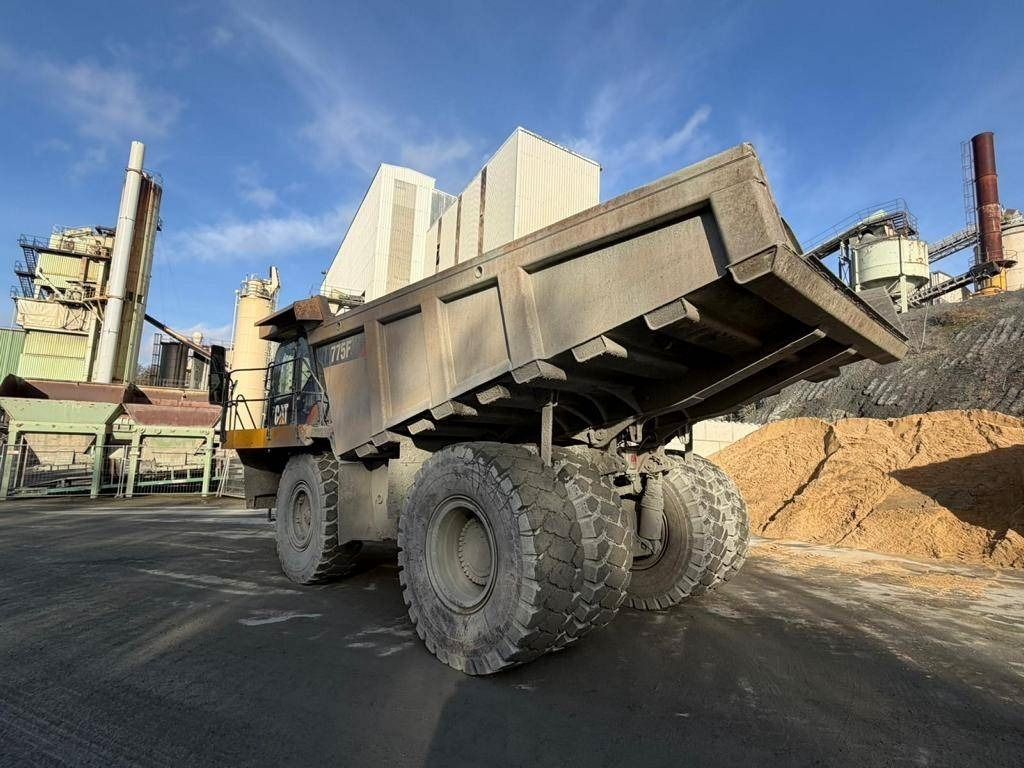 CAT 775 F - Tombereau rigide: photos 3 CAT 775 F - Tombereau rigide: photos 3