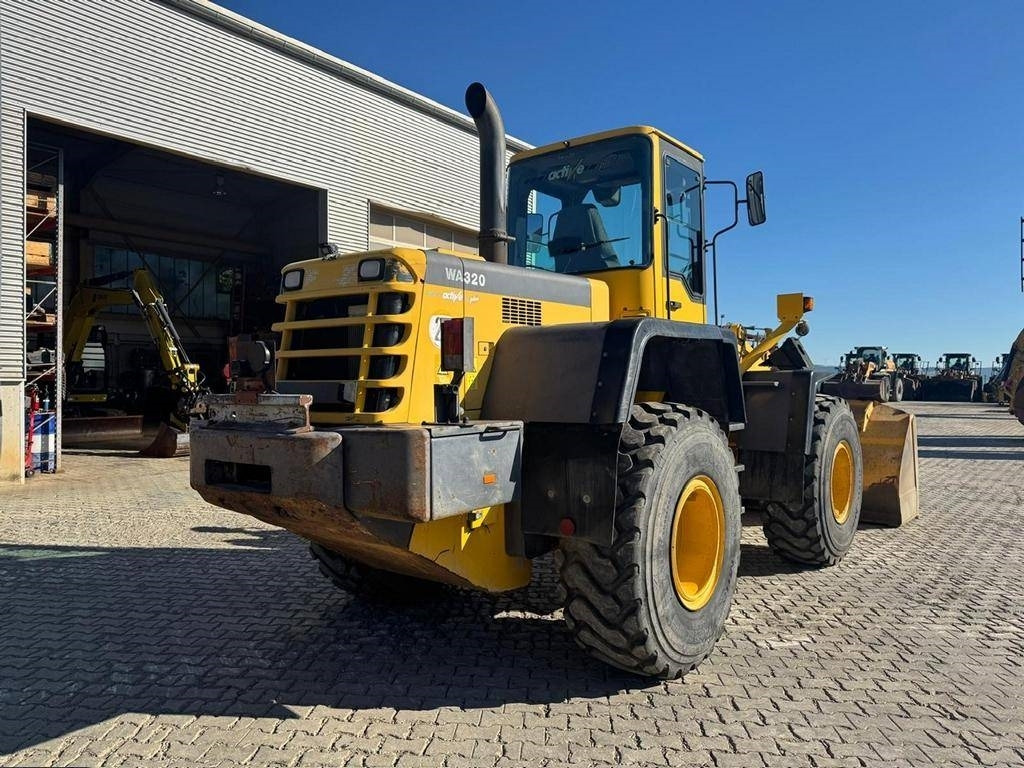 Komatsu WA 320-3H - Chargeuse sur pneus: photos 5 Komatsu WA 320-3H - Chargeuse sur pneus: photos 5