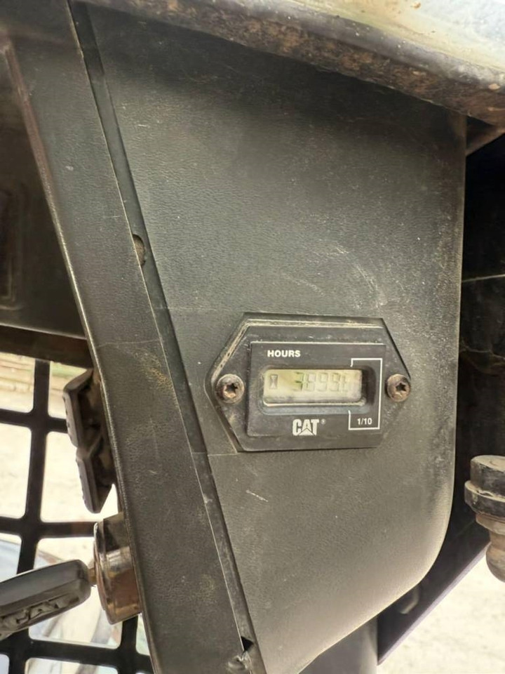 CAT 216  - Mini chargeuse: photos 4 CAT 216  - Mini chargeuse: photos 4