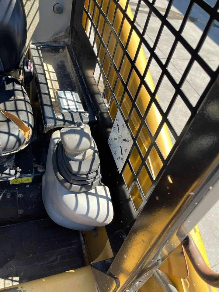 Mini chargeuse CAT 236 B: photos 15