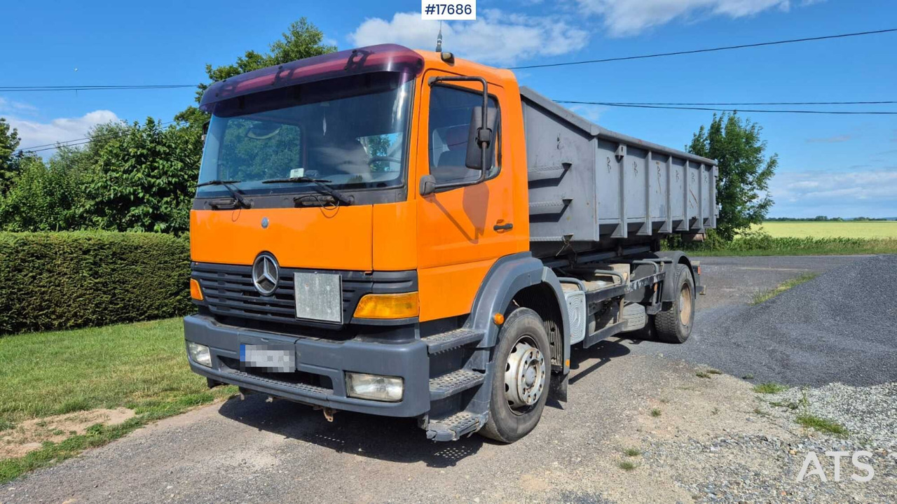 Mercedes-Benz 1828 hooklift (1999) two containers - Camion ampliroll: photos 1 Mercedes-Benz 1828 hooklift (1999) two containers - Camion ampliroll: photos 1