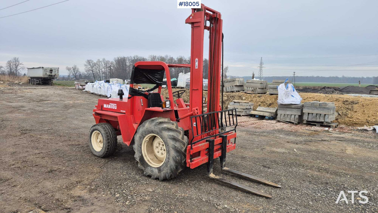 Rough terrain forklift MANITOU MB 30N (1993) - Chariot tout terrain: photos 1 Rough terrain forklift MANITOU MB 30N (1993) - Chariot tout terrain: photos 1