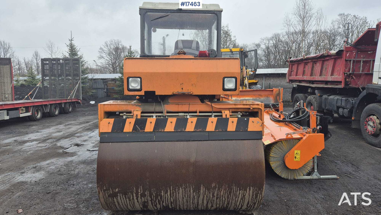Tandem vibratory roller STAVOSTROJ VSH 102 (1997) - Rouleau compresseur: photos 2 Tandem vibratory roller STAVOSTROJ VSH 102 (1997) - Rouleau compresseur: photos 2