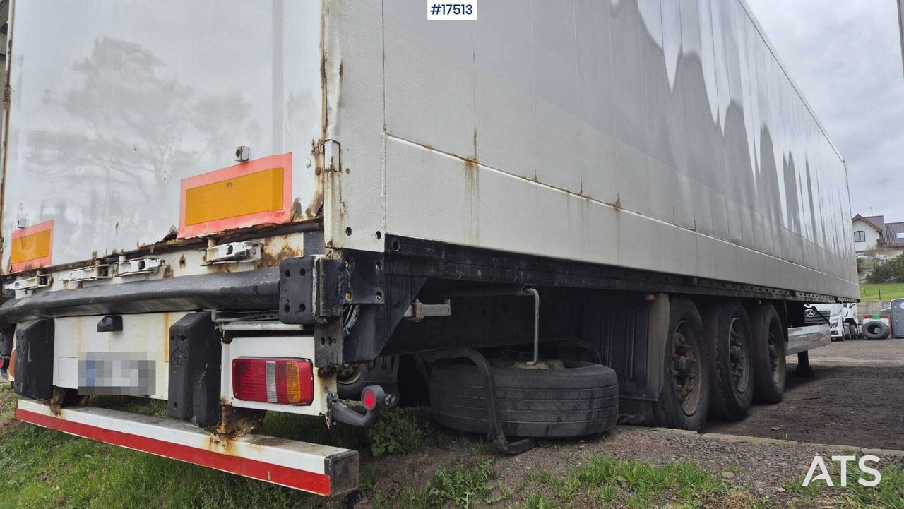 Truck semi-trailer, isothermal KRONE SD (2008) - Semi-remorque rideaux coulissants: photos 5 Truck semi-trailer, isothermal KRONE SD (2008) - Semi-remorque rideaux coulissants: photos 5