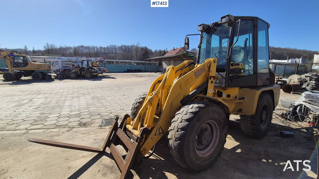 Wheel loader AHLMANN AL 85t 2004) forks, quick coupler, opening bucket. - Chargeuse sur pneus: photos 1 Wheel loader AHLMANN AL 85t 2004) forks, quick coupler, opening bucket. - Chargeuse sur pneus: photos 1