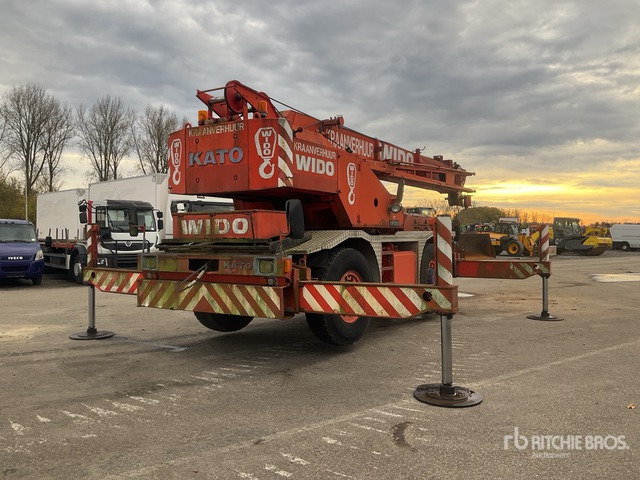 1990 Kato KR-250 25 ton 4x4x4 Rough Terrain Crane - Grue tout-terrain: photos 4 1990 Kato KR-250 25 ton 4x4x4 Rough Terrain Crane - Grue tout-terrain: photos 4